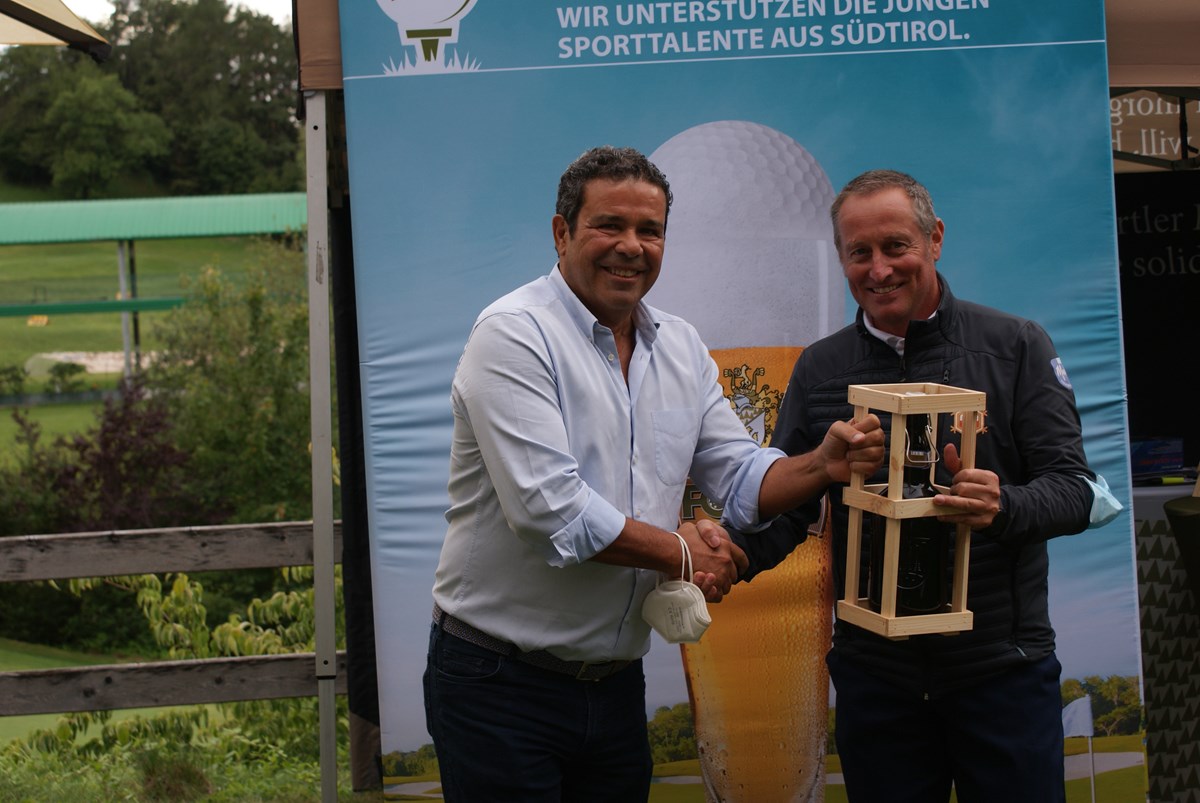 Giovanni Podini si congratula con Markus Ortler, il presidente della FISI Alto Adigesident Markus Ortler zum 2. Platz