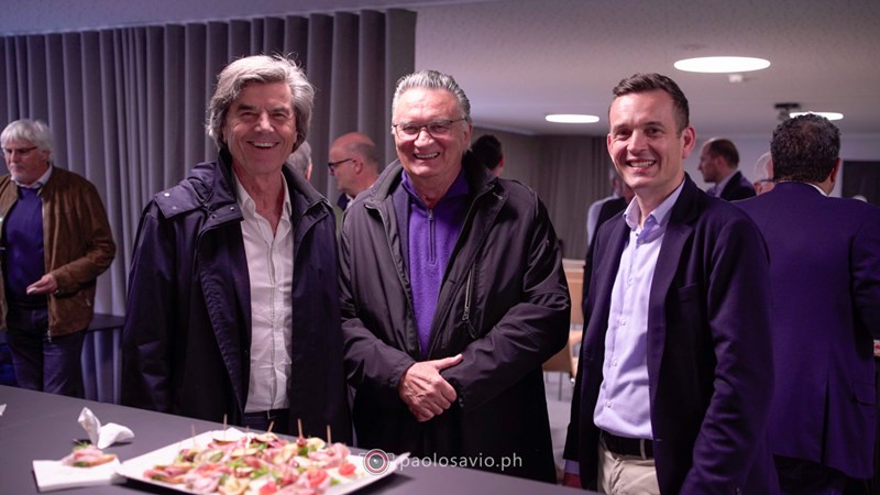 Max Regele (Bildmitte) flankiert von Walter Pichler und Hannes Market vom Unternehmen PICHLER projects.