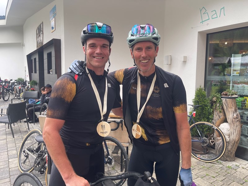 Langläufer Michael Hellweger und der ehemalige Skiprofi Werner Heel nach dem Rennen.